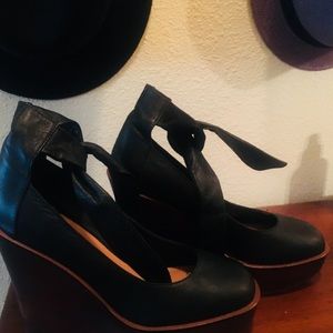 Kimchi Blue Sophie tie-up heels in black
